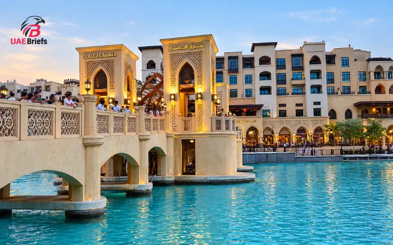 Walking From Dubai Mall to Souk Al Bahar